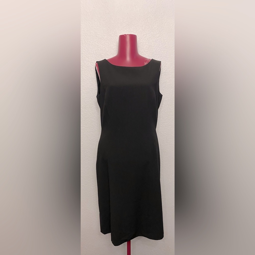 Chic Black Midi Dress with Flowy Skirt and V-Neckline